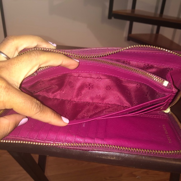 Tory Burch Wallet - Picture 8 of 8